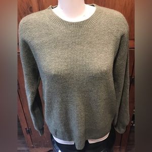 GAP Olive Green Sweater - Size Medium